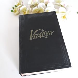 Vitalogy Illustrated An Encyclopedia of Health and Home 1930 Ed./published 1949
